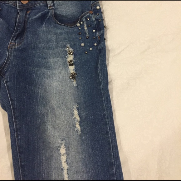Distressed and beaded size 30 waist cropped jeans. - Picture 3 of 7